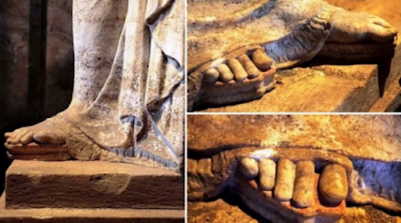 Τα μυστικά των Καρυάτιδων: Αλήθεια, τι συμβολίζουν τα ακροδάχτυλα και οι κοθόρνοι;